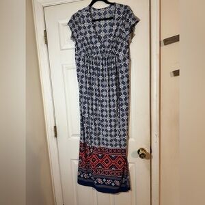 Beautiful maxi dress, very soft. No tags for name or material.